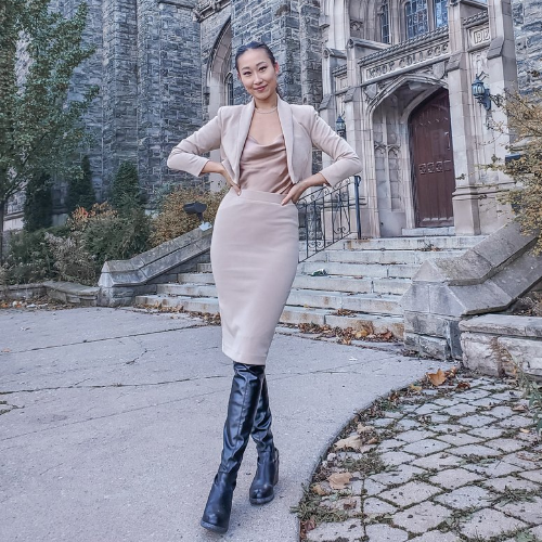 @aliceli_official in Her Muse Modern cropped blazer with square shoulders and tailored sleeves and Midi skirt with a bodycon fit, high waist and back slit