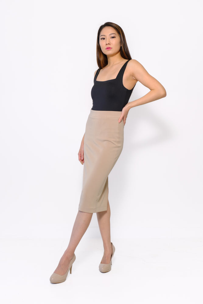 Midi skirt with a bodycon fit, high waist and back slit